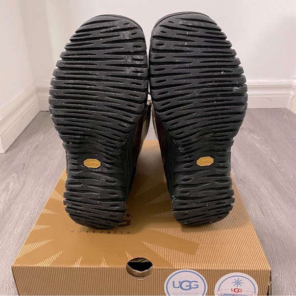 UGG Adirondack II Boots in Stout - Picture 7 of 9